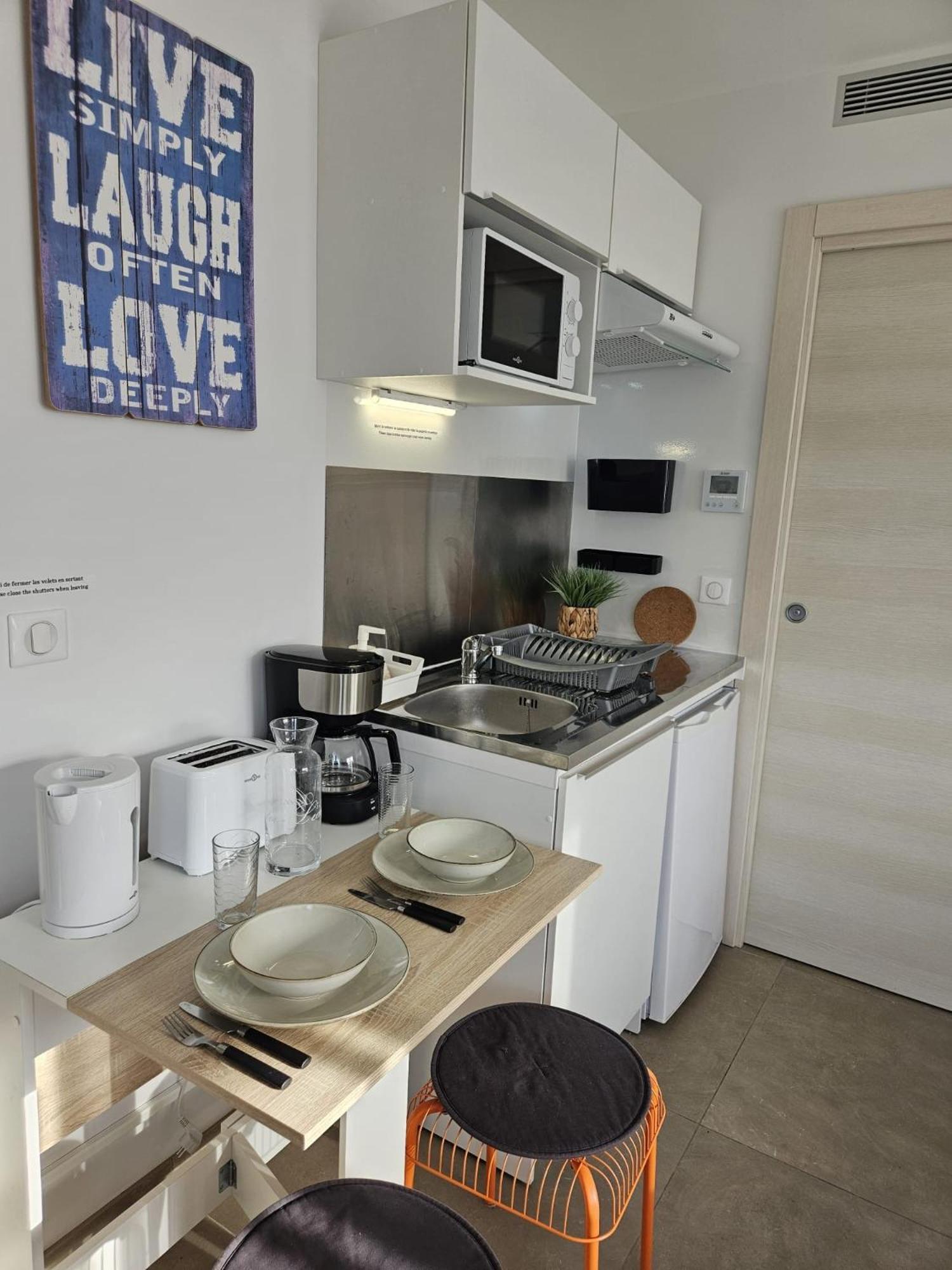 Twenty Rent Hotel Cagnes-sur-Mer Exterior photo