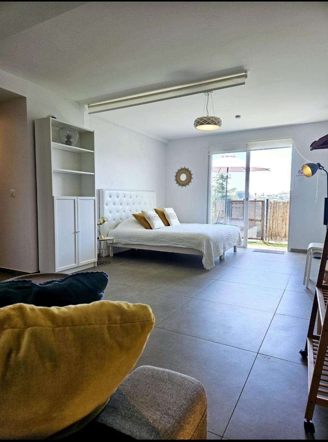 Twenty Rent Hotel Cagnes-sur-Mer Exterior photo